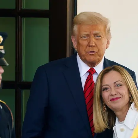 Giorgia Meloni si conferma leader: ieri la consacrazione alla Casa Bianca nonostante i tentativi di “tagliafuori” da parte di Macron\n