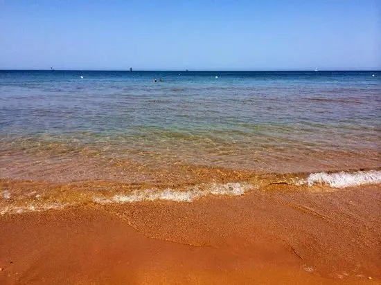 Violenta rissa in spiaggia a Le Cannella, quattro feriti