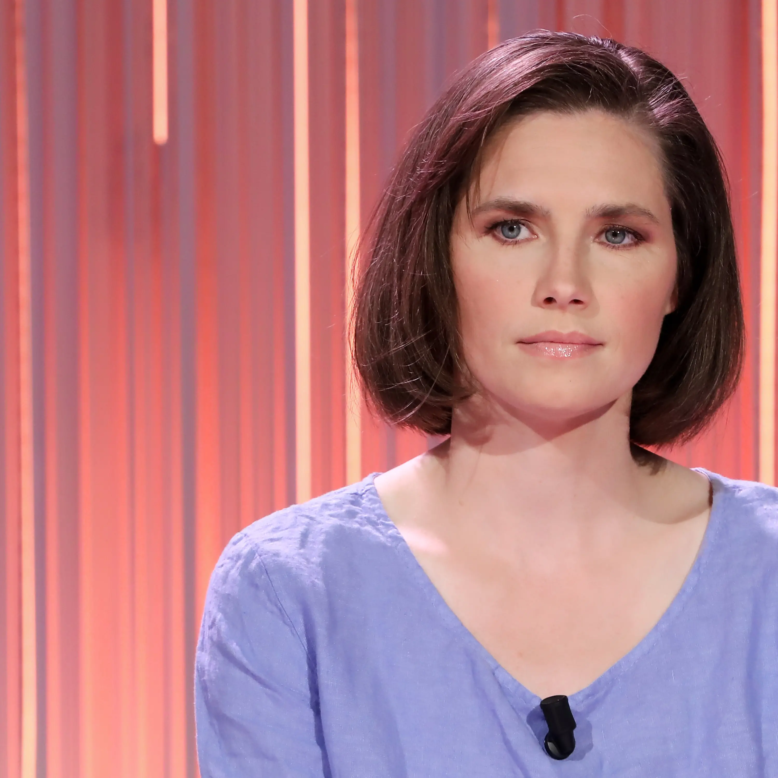 Amanda Knox su Disney+: tra corvi e superstizioni, così la miniserie\nstravolge il caso Meredith Kercher\n
