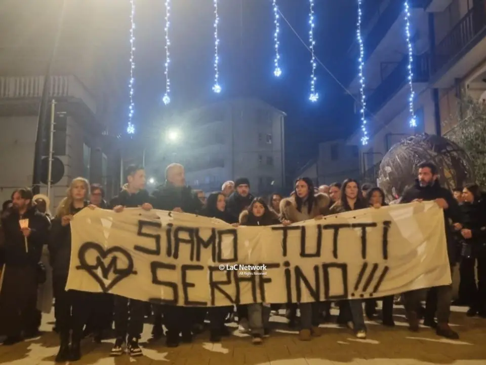 San Giovanni in Fiore, nel centro storico la “prima” di #siamotuttiserafino… nel segno di Antigone