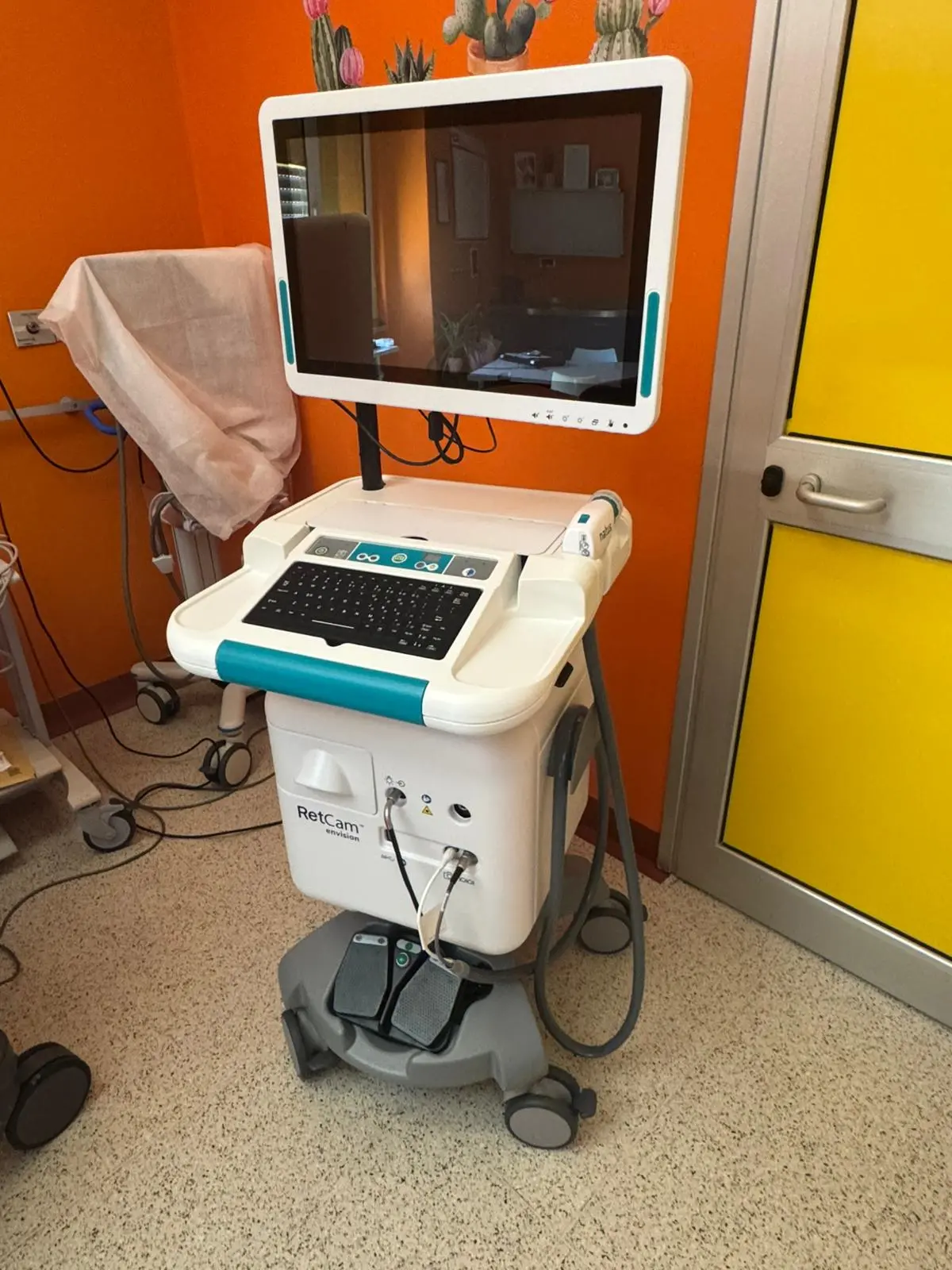 L’ospedale di Cosenza si dota di un macchinario di ultima generazione per lo screening della retinopatia del prematuro\n