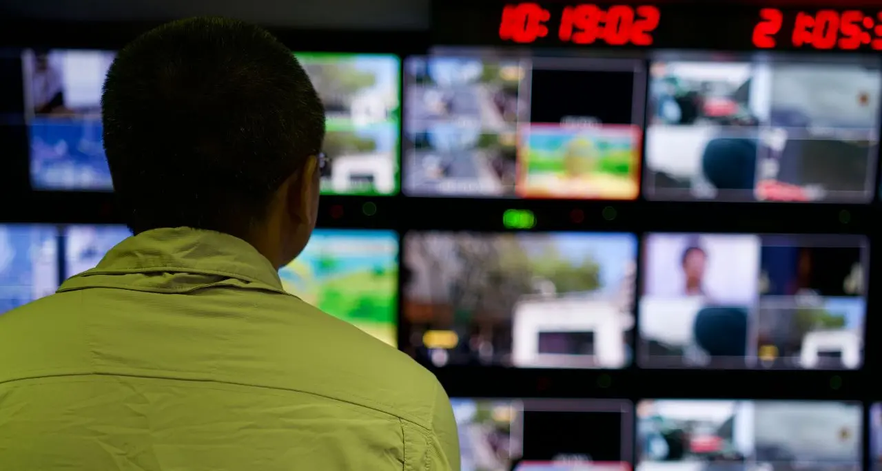 Dalla tv alla lavatrice: il caso De Martino svela quanto sia facile diventare prede dei ladri digitali\n