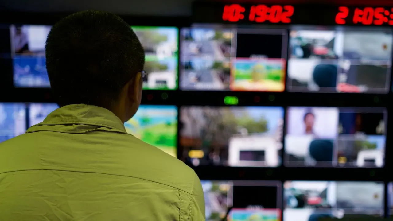 Dalla tv alla lavatrice: il caso De Martino svela quanto sia facile diventare prede dei ladri digitali\n