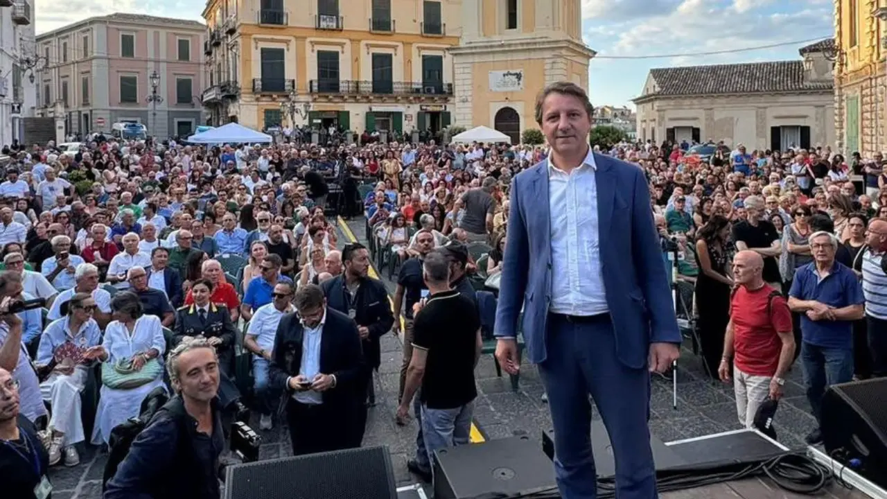 Regionali, Tridico candidato del centrosinistra: «Pronto a riportare la Calabria dove merita»