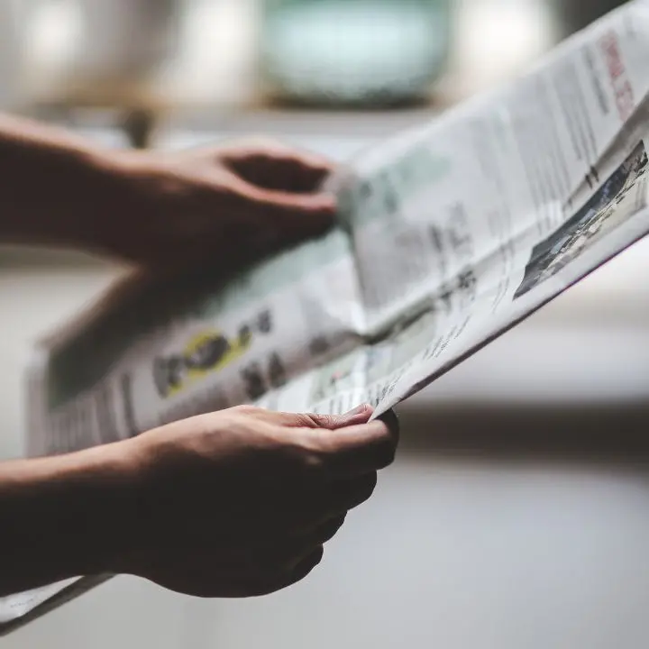 Non sono i giovani in declino: è l’informazione tradizionale a perdere credibilità\n