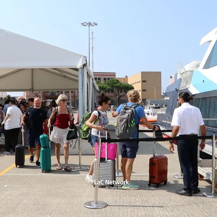 Vibo Marina, gli aliscafi per le Eolie volano ma il turismo\u00A0arranca: solo un paio di hotel e nessuna programmazione\n