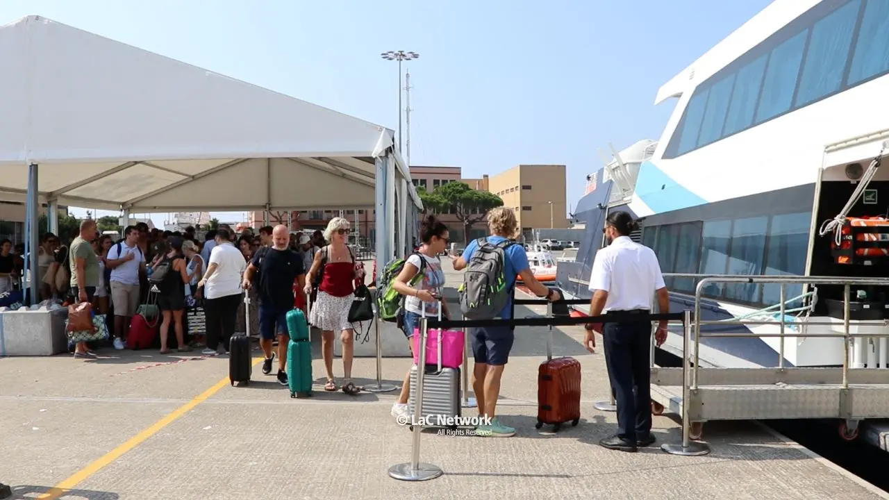 Vibo Marina, gli aliscafi per le Eolie volano ma il turismo\u00A0arranca: solo un paio di hotel e nessuna programmazione\n