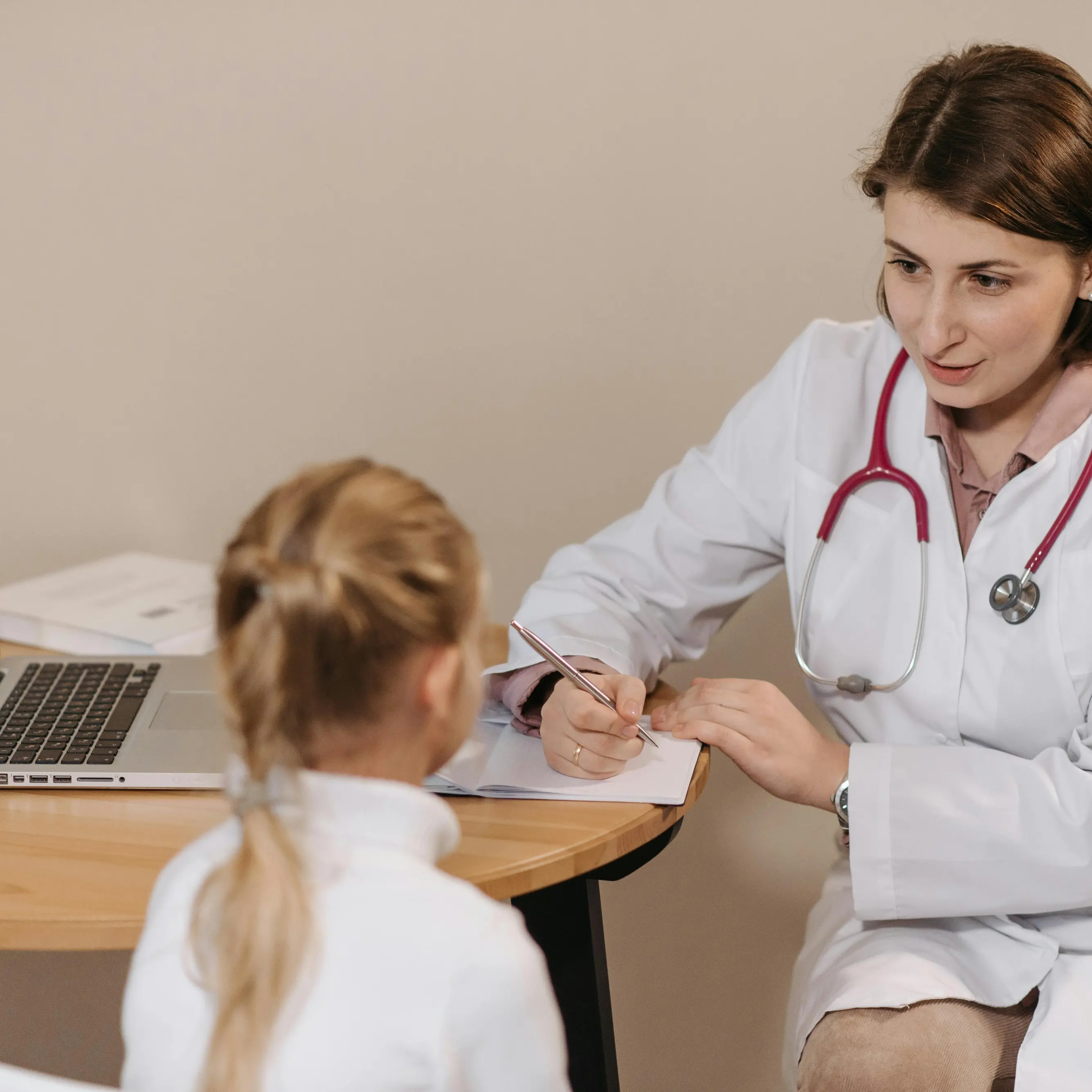 Cure a misura di bambino: l’Asp di Crotone adotta un percorso innovativo per la sedazione pediatrica\n