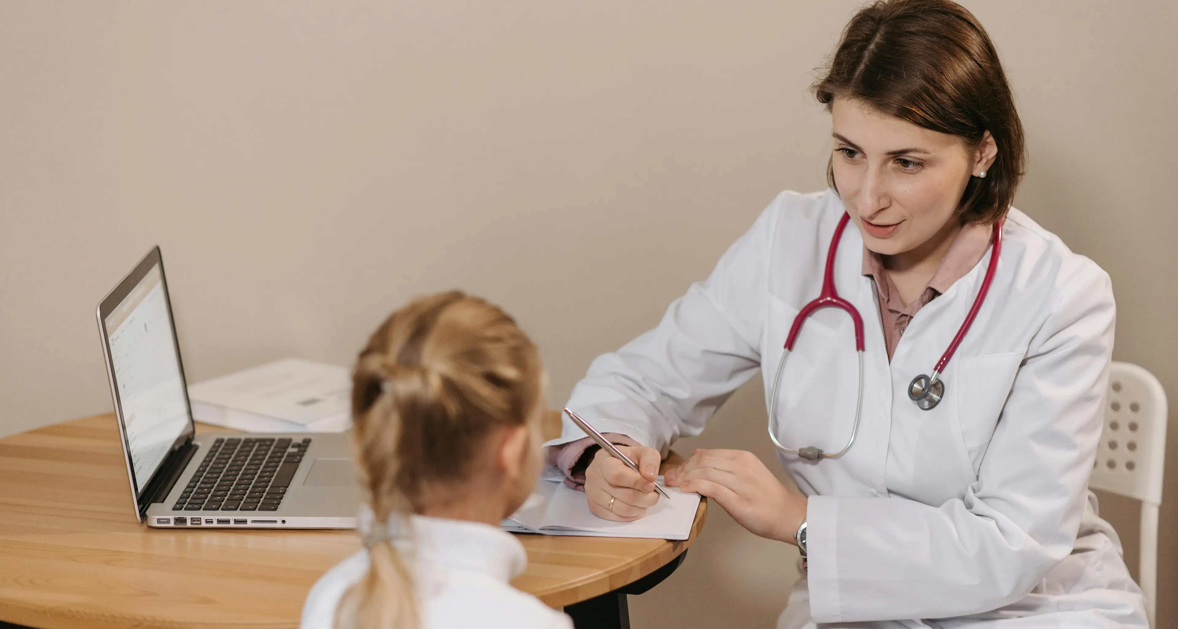 Cure a misura di bambino: l’Asp di Crotone adotta un percorso innovativo per la sedazione pediatrica\n