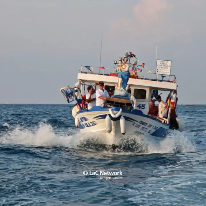 La Madonnina del mare, la suggestiva processione a Santa Maria di Ricadi nella nuova puntata di LaC Storie\n