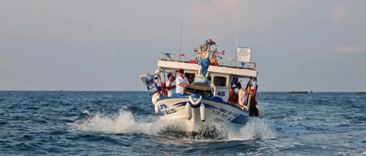 La Madonnina del mare, la suggestiva processione a Santa Maria di Ricadi nella nuova puntata di LaC Storie\n