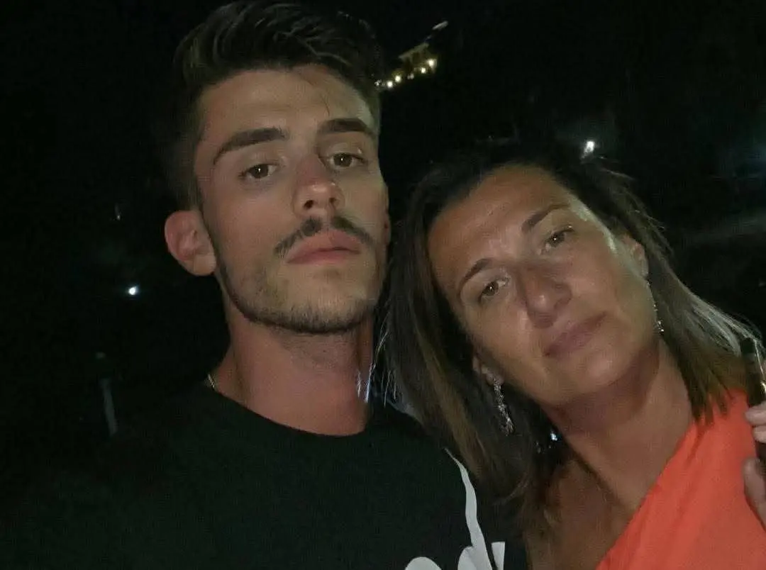 «Filippo è morto, la famiglia donerà i suoi organi»: il sindaco di Isola Capo Rizzuto annuncia la tragedia dopo la rissa a coltellate\n