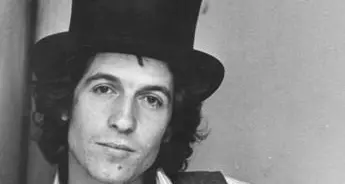 «Rino Gaetano fu un’autentica star»: la Treccani rende omaggio al cantautore crotonese\n