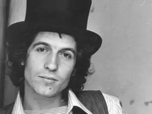 «Rino Gaetano fu un’autentica star»: la Treccani rende omaggio al cantautore crotonese