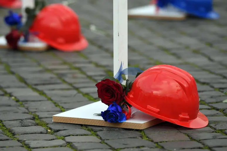 Travolto da un muletto nel Bolognese, morto operaio 28enne\n