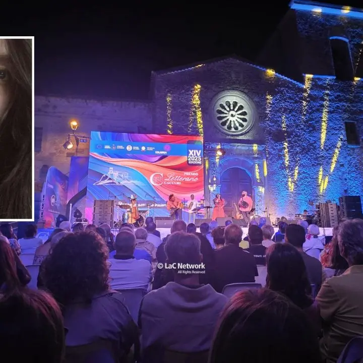 Premio Letterario Caccuri, le emozioni della scrittrice calabrese Angela Bubba: «Un fenomeno esaltante»\n