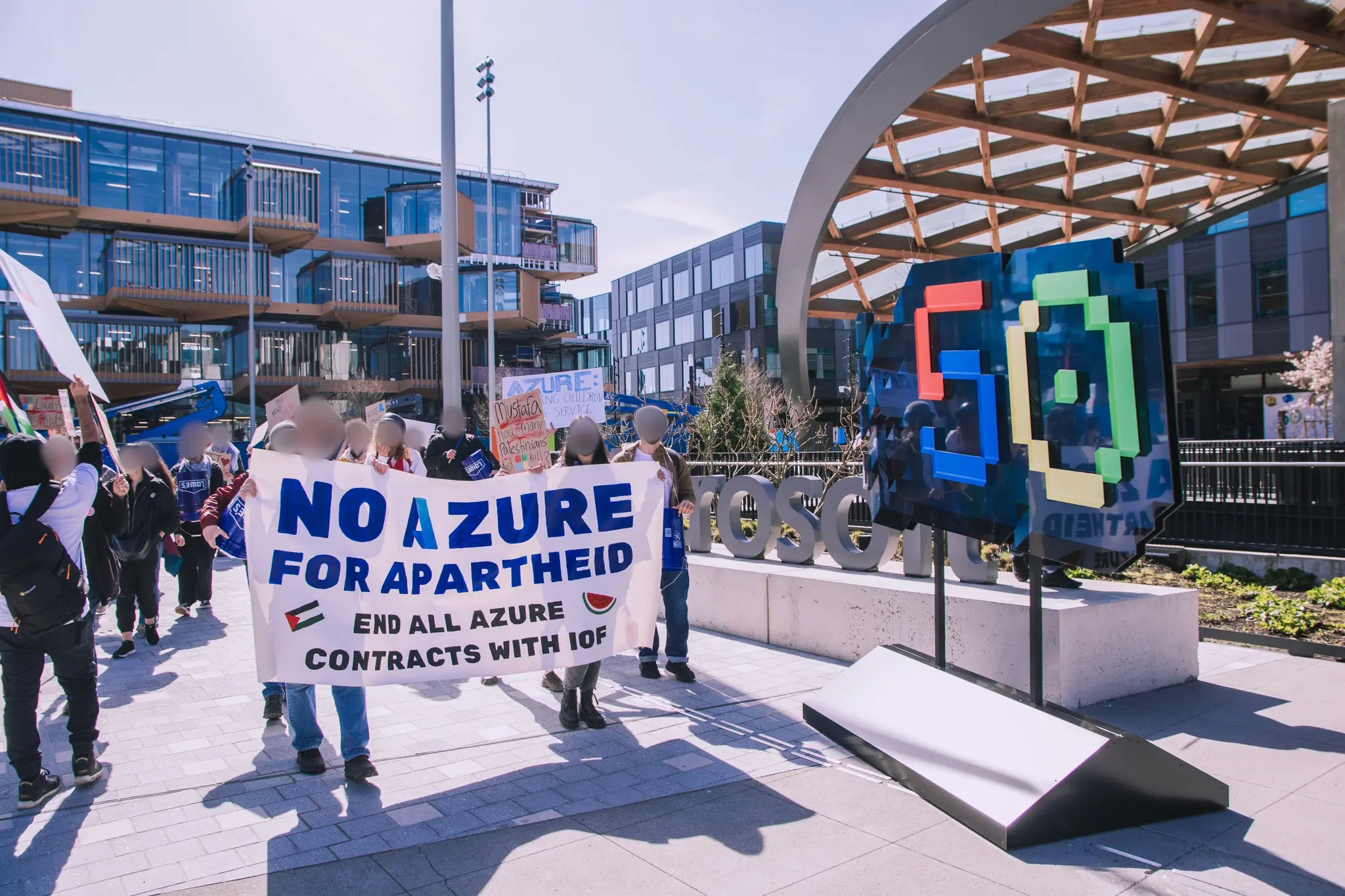 Microsoft, 18 arresti nella “Worker Intifada”: dipendenti contro i contratti con Israele\n