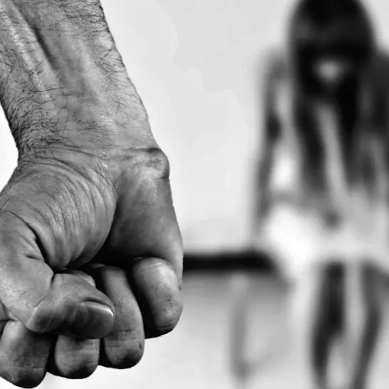 Polistena, dopo 20 anni di botte e violenze sessuali trova il coraggio di denunciare e fa arrestare il marito\u00A0\n