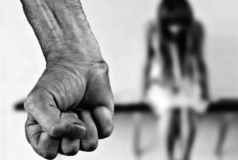 Polistena, dopo 20 anni di botte e violenze sessuali trova il coraggio di denunciare e fa arrestare il marito\u00A0\n