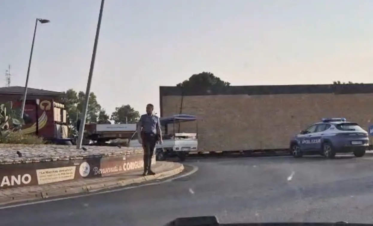 Corigliano Rossano,\u00A0\n\nautoarticolato bloccato alla rotatoria del Frasso: traffico in tilt\n