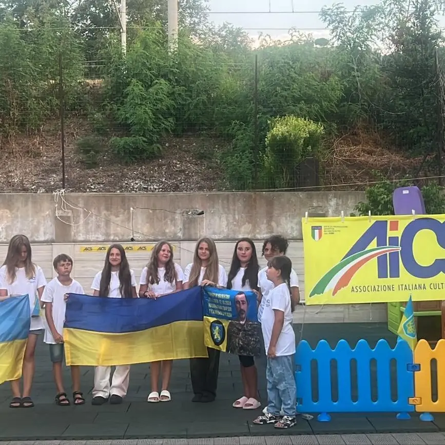 Villa San Giovanni apre le braccia a 18 bambini ucraini orfani di guerra: l’accoglienza che può fare la differenza\n