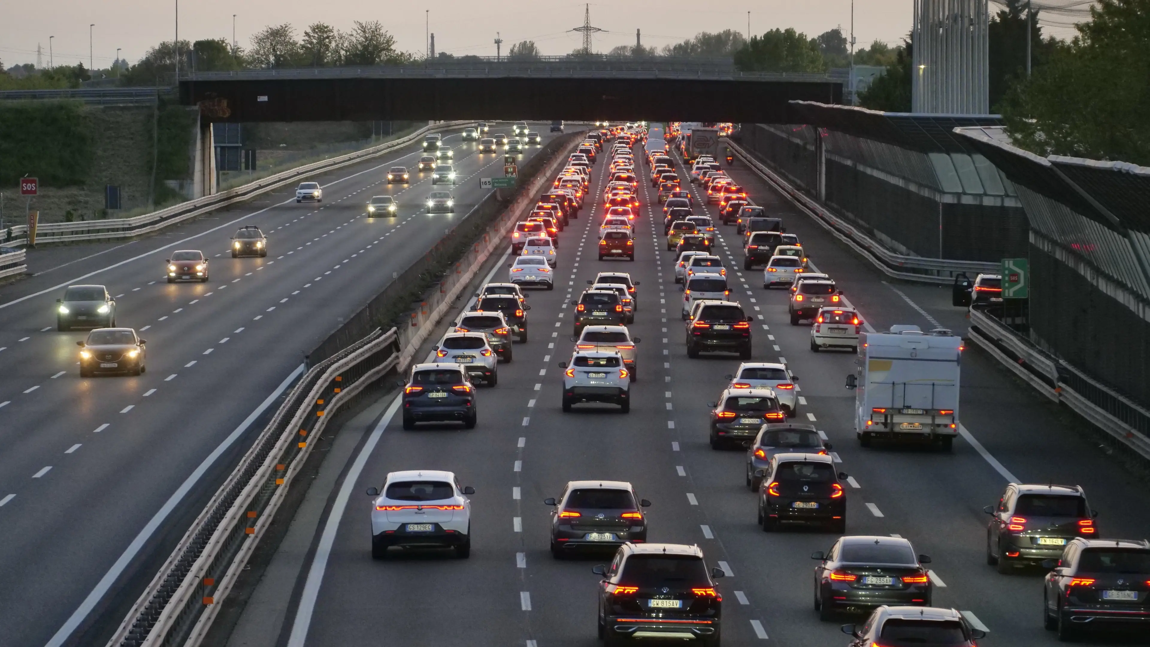 -Controesodo di pasquetta, traffico intenso con lunghe colonne su tutta l\\'autostrada A4 in direzione Milano , Luca Ponti/IpaAgency