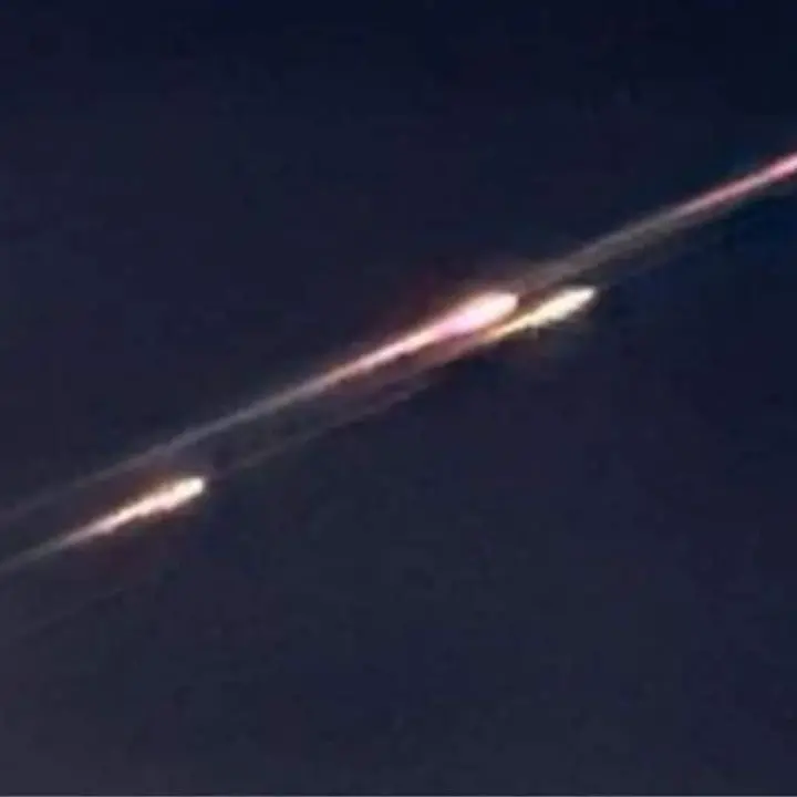 Tre scie luminose sorprendono i cieli di Rende e Cosenza | VIDEO\n