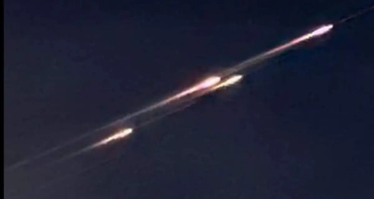 Mistero nei cieli di Rende e Cosenza: tre scie luminose sorprendono i cittadini