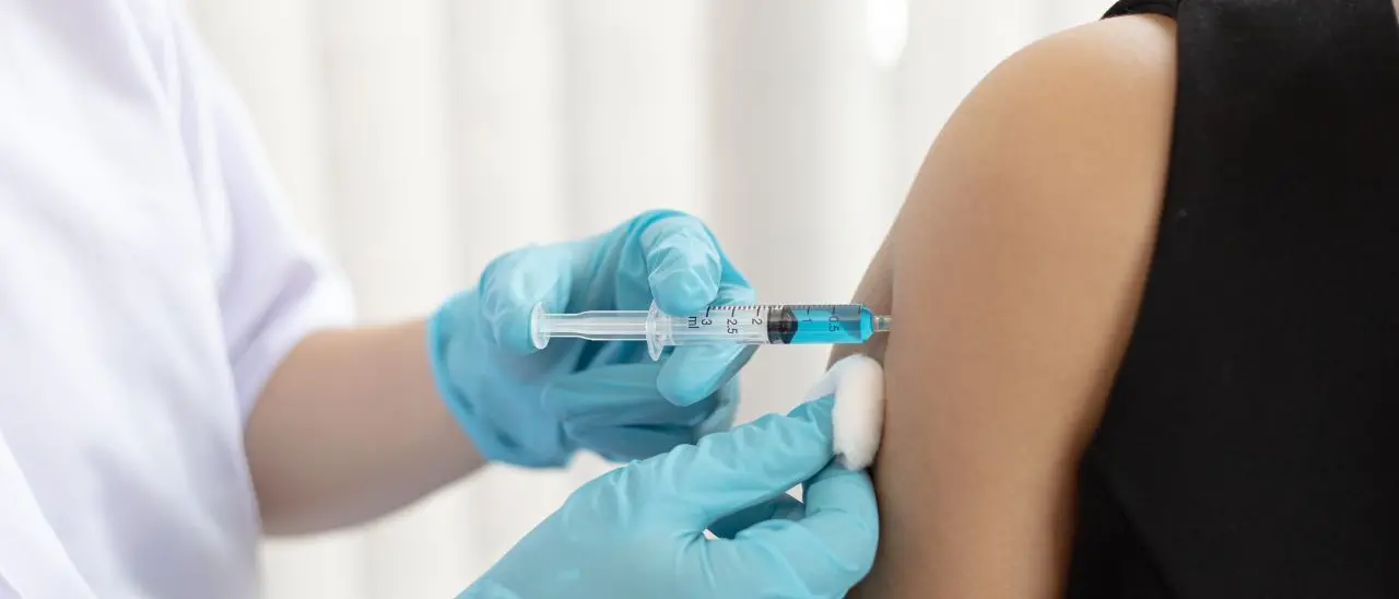Vaccini, la Lega rilancia l’offensiva contro l’obbligo: la polemica sul Nitag diventa scontro politico\n