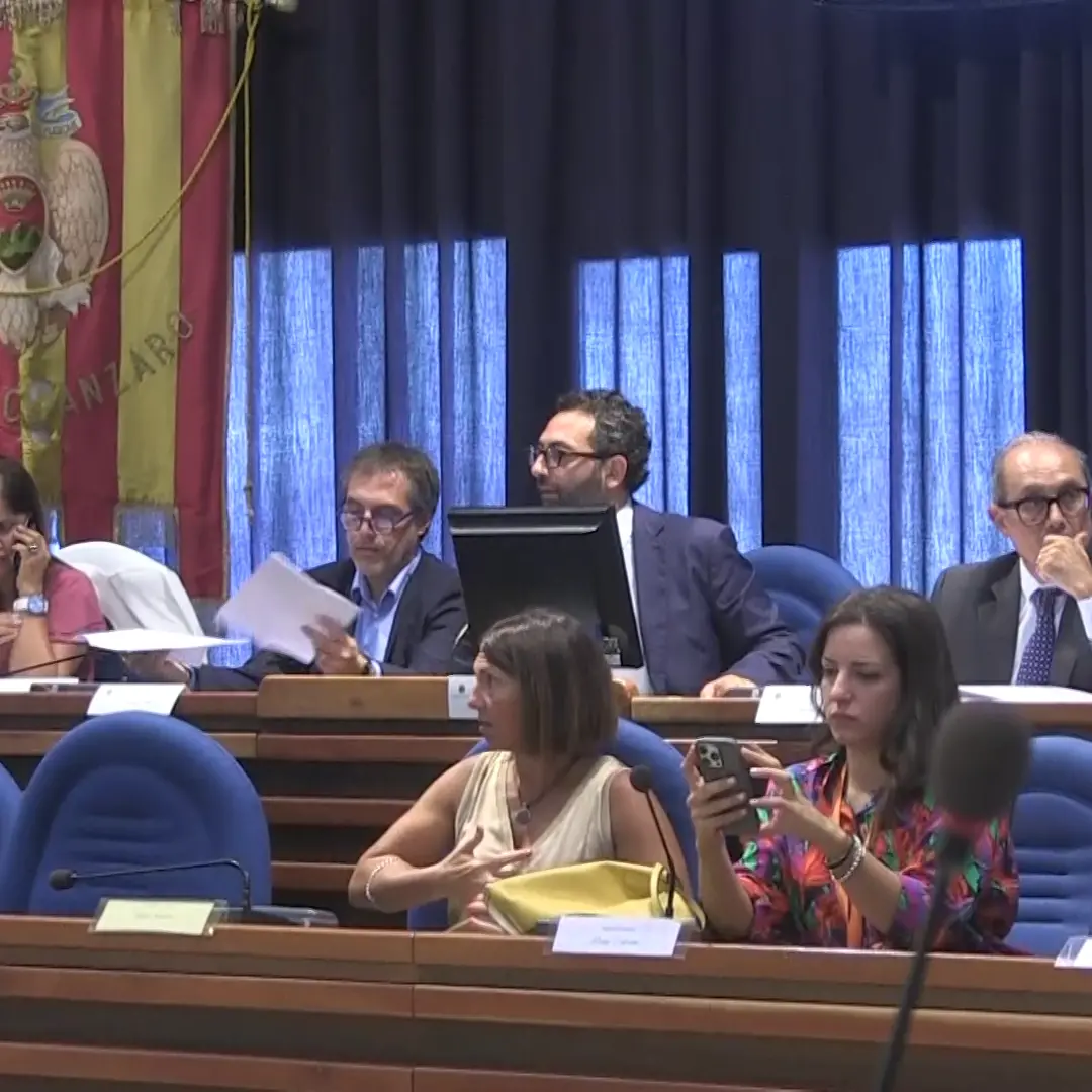 La “grana”\u00A0Catanzaro Servizi in Consiglio comunale,\u00A0fra accuse incrociate e dati contestati