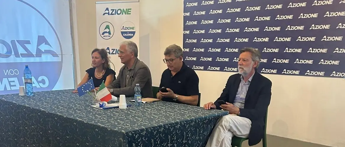 Azione alza la voce: «È finita la pacchia, senza di noi Occhiuto al 46%». Ma lancia un messaggio anche ai Riformisti\n