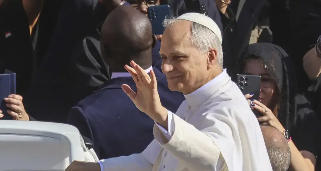 Papa Leone XIV alle coppie: «Perdonare un tradimento non è debolezza, ma amore che ricuce le ferite del cuore»\n
