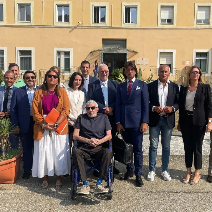 Viaggio nel carcere di Cosenza tra sovraffollamento e diritti negati: i penalisti incontrano i detenuti del “Cosmai”\n