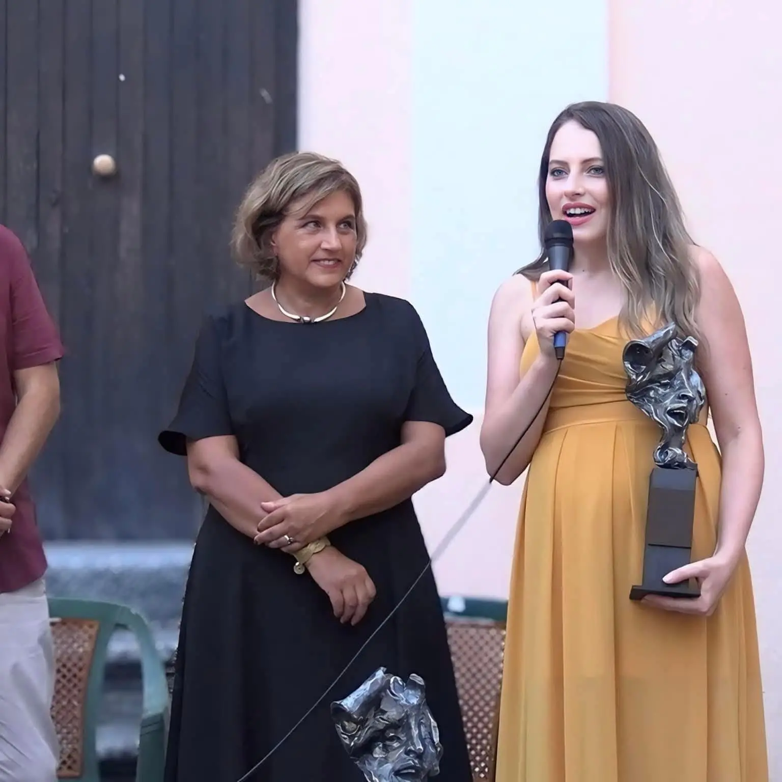“Lettera a te, che nascerai al Sud”: l’omaggio di Stella Santoro alla figlia e alla Calabria premiato a Roccelletta\n