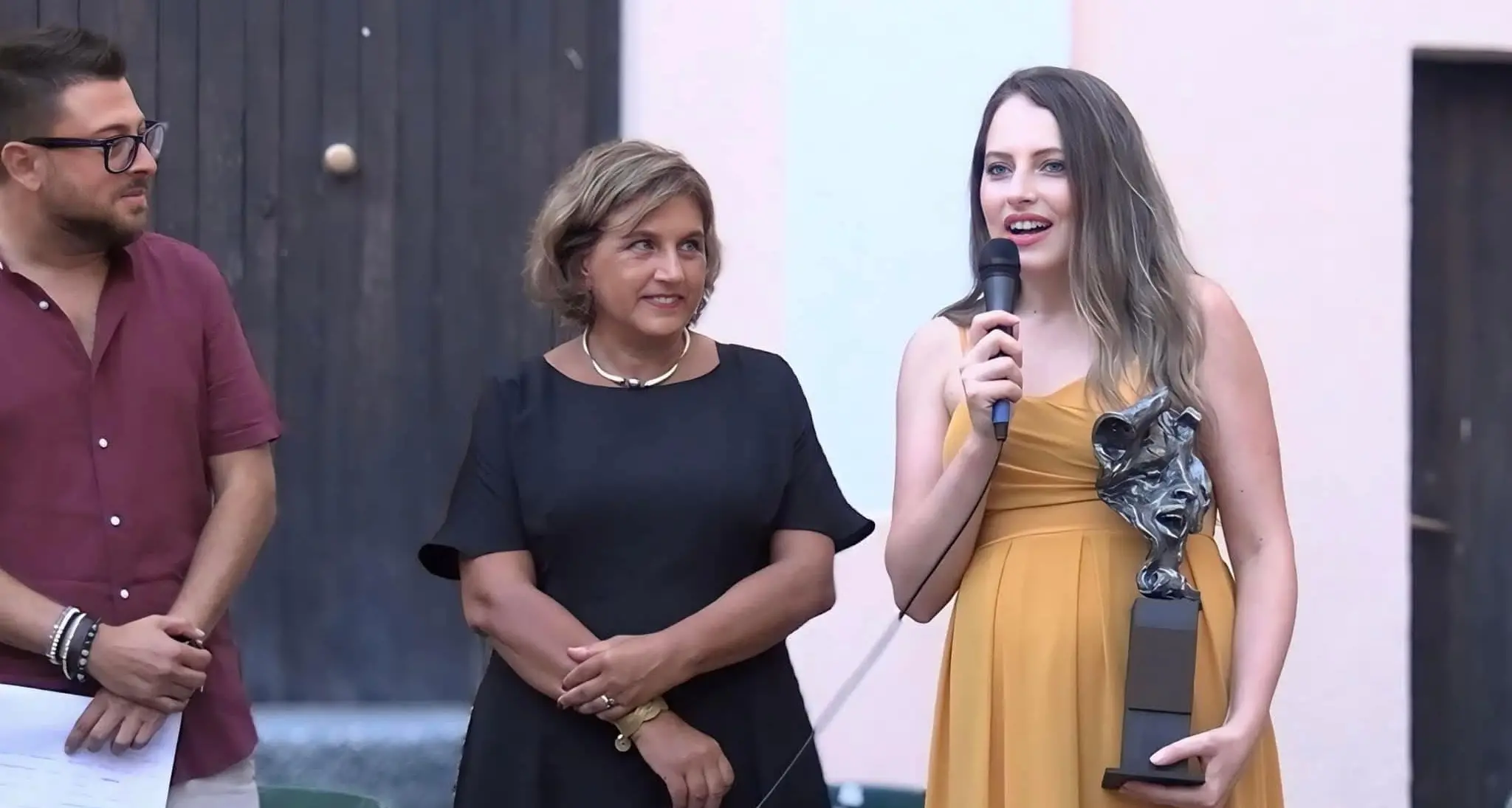 “Lettera a te, che nascerai al Sud”: l’omaggio di Stella Santoro alla figlia e alla Calabria premiato a Roccelletta\n