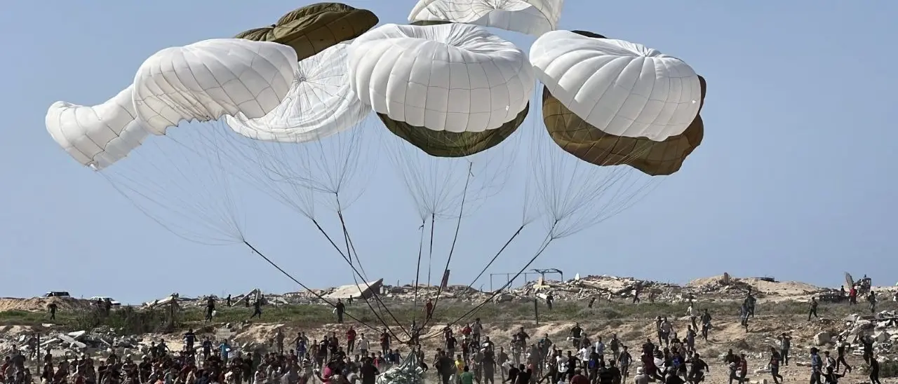 Medio Oriente, bombe israeliane sulle tende degli sfollati a Gaza: morti 4 bambini\n