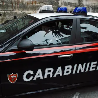Crosia, donna ferisce il compagno con un coltello da cucina\n