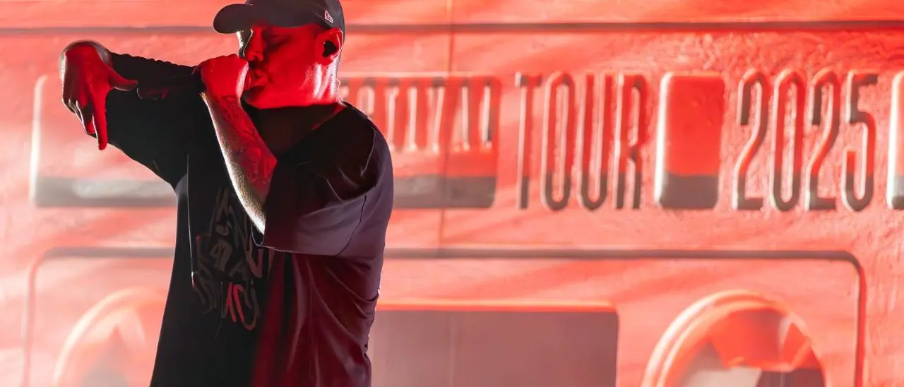 Roccella Summer Festival 2025, è il giorno di\u00A0Fabri Fibra con il suo tour “Mentre Los Angeles brucia”\n