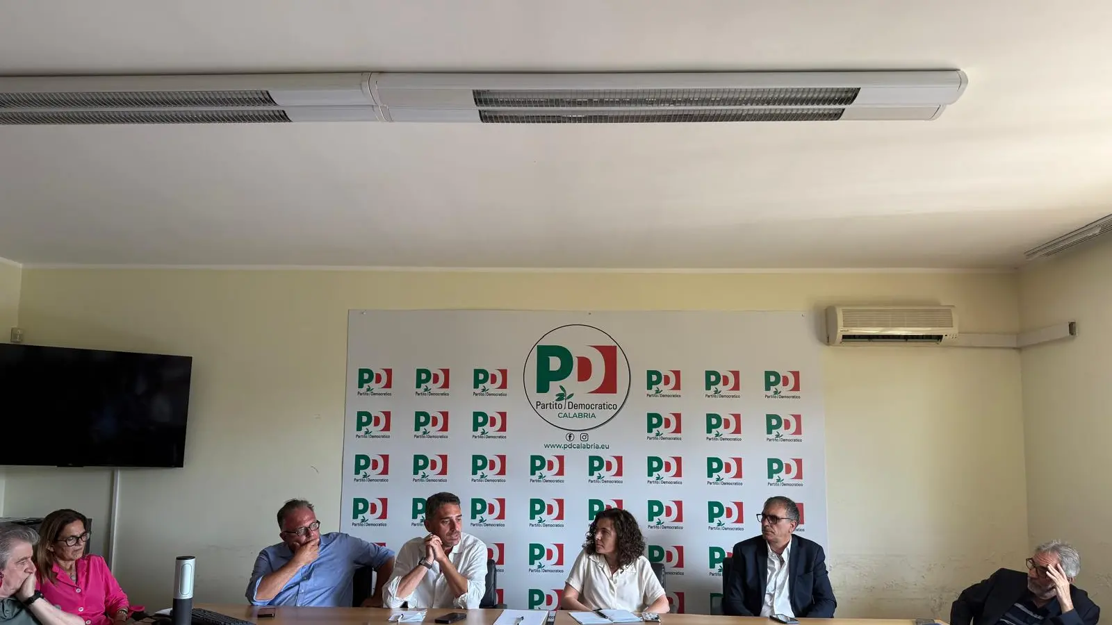 Regionali, le 12 forze del campo largo ufficializzano la candidatura di Tridico: parte la sfida al centrodestra di Occhiuto