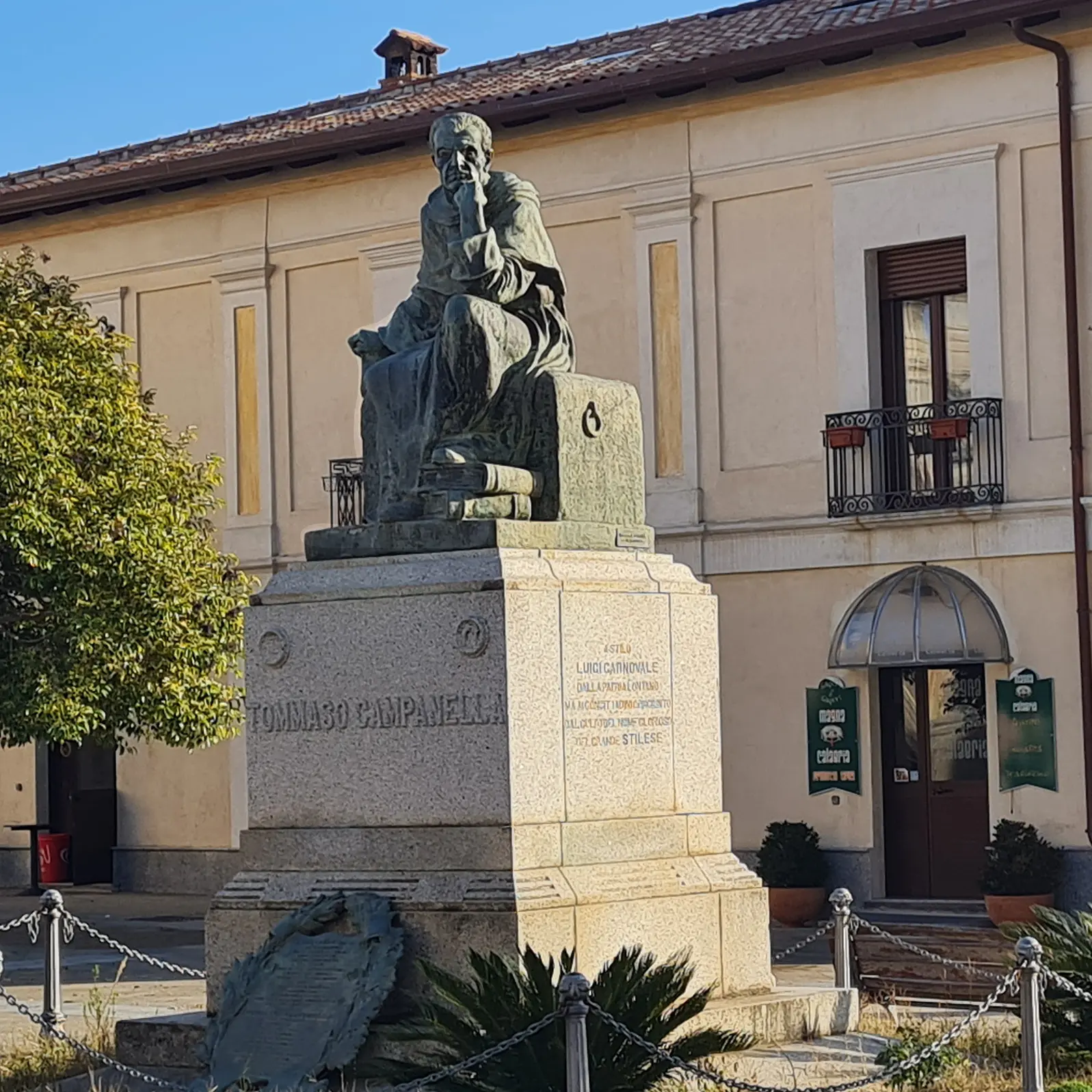 Il genio assoluto di Tommaso Campanella e quasi trent’anni di torture inaudite e di orribili carcerazioni\n\n\n