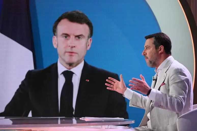 Salvini raddoppia: «Macron permaloso». Silenzio di Meloni\n