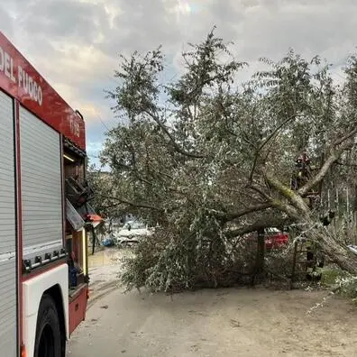 Tempesta sulla Riviera Romagnola: vento, grandine e allagamenti tra Ravenna e Rimini\n