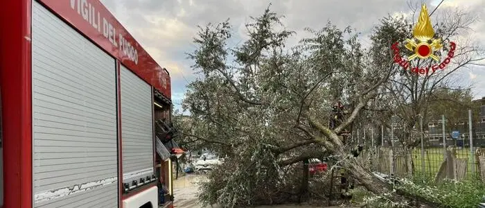 Tempesta sulla Riviera Romagnola: vento, grandine e allagamenti tra Ravenna e Rimini\n