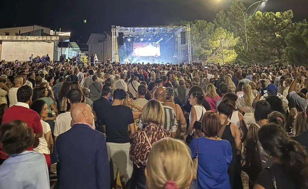 Cecé Barretta infiamma la piazza di Corigliano Rossano