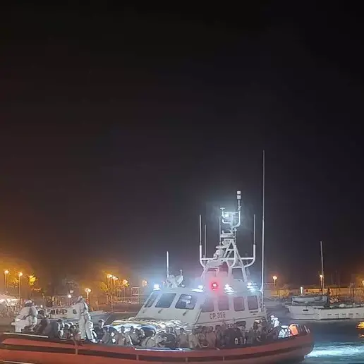 Nuovo sbarco di migranti a Roccella Ionica, arrivati in 65: tra loro una decina di bambini\n