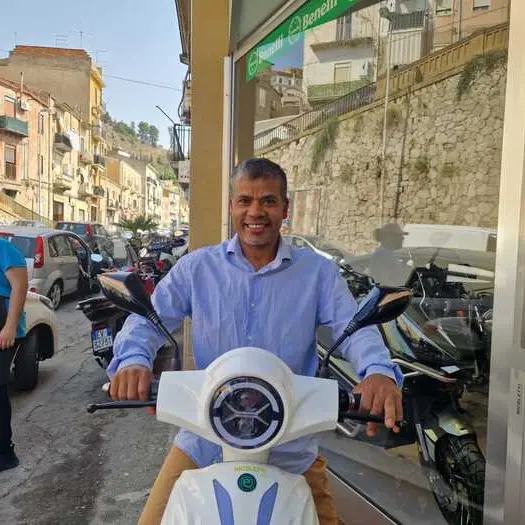 Gli rubano lo scooter, la città glielo ricompra\n