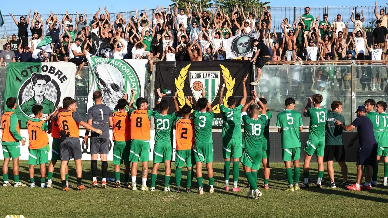 Coppa Italia Serie D, 5-0 della Vigor Lamezia al Messina, e ora il Sambiase. Foglia Manzillo: «Loro più strutturati di noi»\n