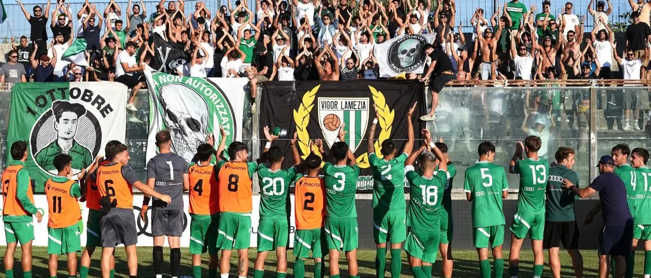 Coppa Italia Serie D, 5-0 della Vigor Lamezia al Messina, e ora il Sambiase. Foglia Manzillo: «Loro più strutturati di noi»\n