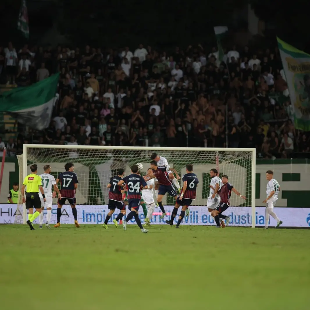 Monopoli-Cosenza (2-1): il tabellino del match del “Veneziani” | LIVE\n