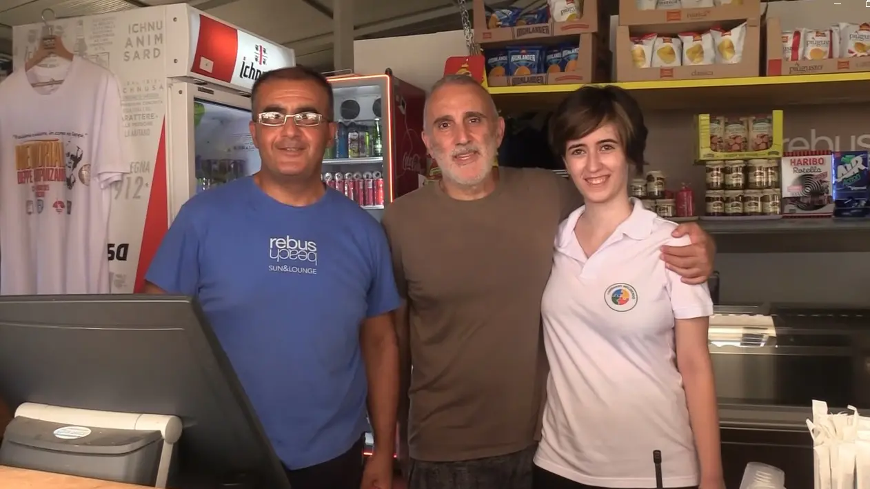 A Soverato 12 ragazzi speciali a lavoro nei lidi per favorire l’inclusione, l’esempio\u00A0di Annarita: «Mi diverto e vado d’accordo con tutti»